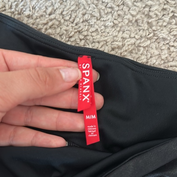 SPANX Leggings - Barely worn (like new) - Picture 2 of 4